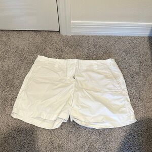 Vineyard Vines Women's Cream Shorts